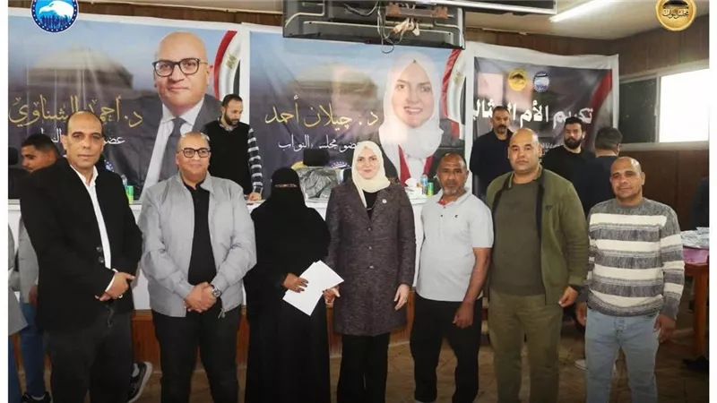 لقاء جماهيري واسع بالواحات البحرية.. نواب مستقبل وطن يكرمون الأمهات