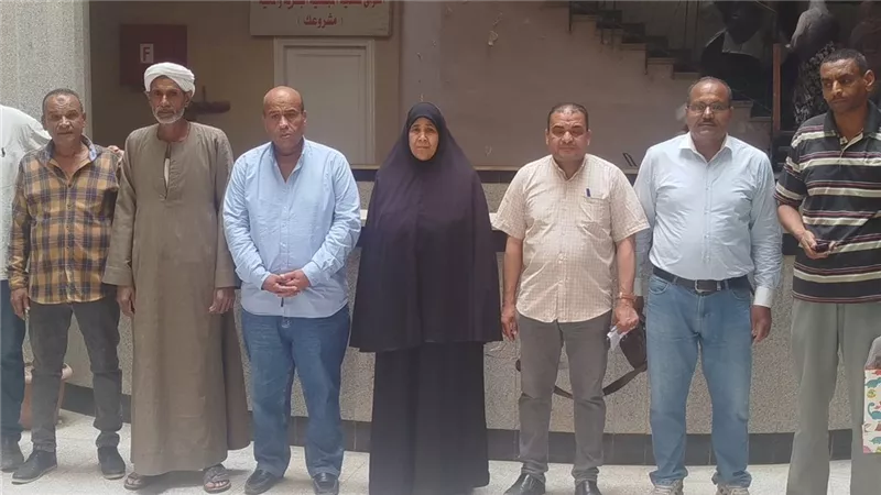 تكريم أربعة من العاملين بمركز ومدينة الزينية لبلوغهم سن المعاش تقديرًا لمسيرته