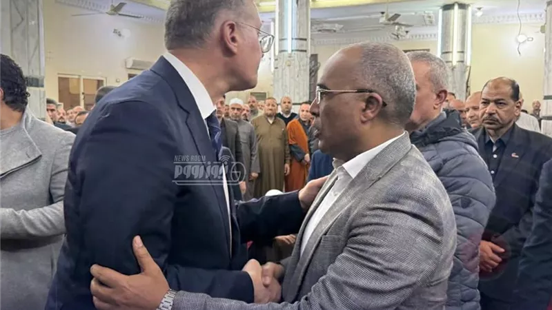 وزير البترول يؤدى واجب العزاء فى شهيد الامارات مهندس بتروجيت حسام صادق