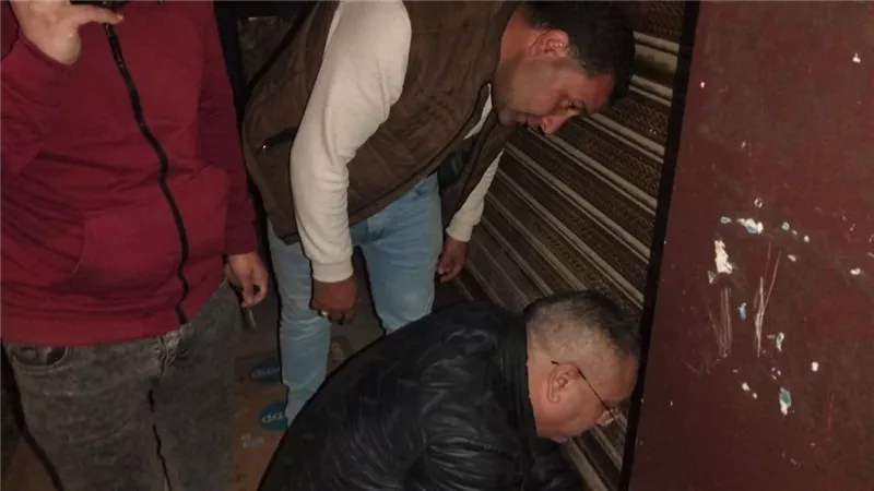 غلق وتشميع كافتيريا مخالفة بمدخل مدينة كفر الدوار لإدارتها بدون ترخيص