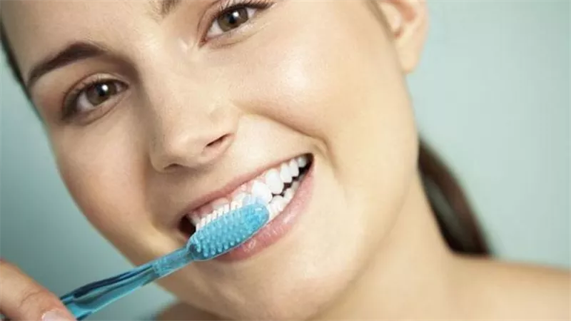 نزيف اللثة قد يكشف مرضًا خطيرًا.. دراسة تربط بين صحة الفم وأمراض الكلى
