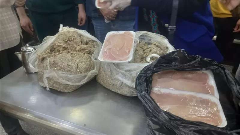 ضبط أغذية فاسدة بحملات مسائية بالسويس لضبط الأسعار وسلامة الغذاء ومواعيد الغلق