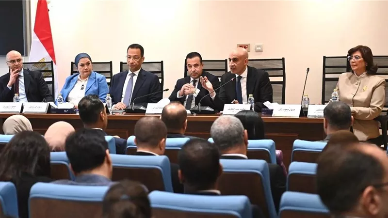 التعليم تبحث حماية الأطفال من مخاطر السوشيال ميديا.. قانون جديد قيد المناقشة