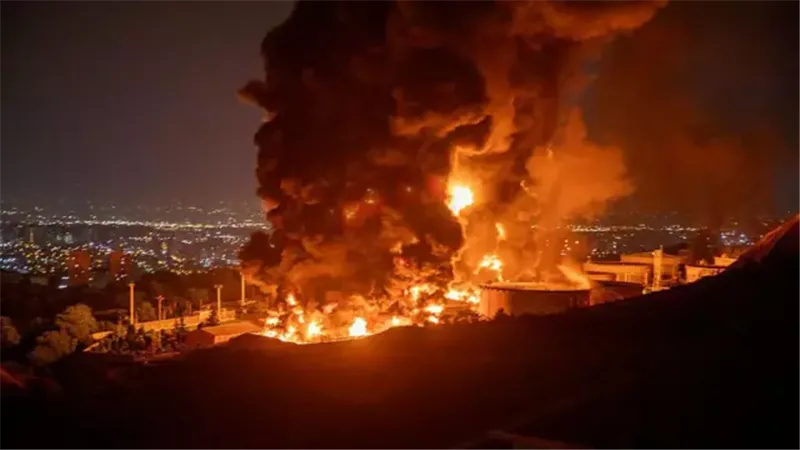 التلفزيون الإيراني: تجدد القصف الأمريكي على جنوب البلاد