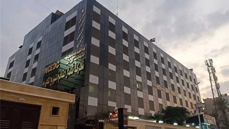 رئيس شركة الكهرباء: انهيار عازل وراء انقطاع التيار عن مناطق بالقاهرة الجديدة 