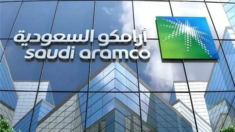 أرامكو السعودية تخفض علاوة الخام العربي الخفيف لآسيا مع تراجع التوترات النفطية