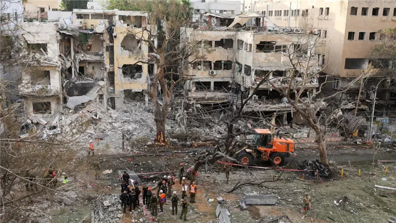 إسرائيل.. انتشال جثة ثالثة من تحت أنقاض صاروخ إيراني في حيفا