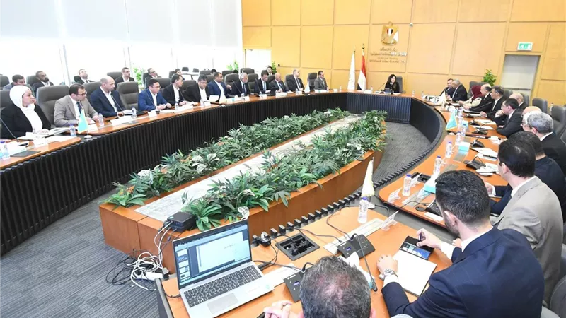 وزيرة الإسكان تتابع مستجدات الموقف التنفيذي لمنطقة الأعمال المركزية