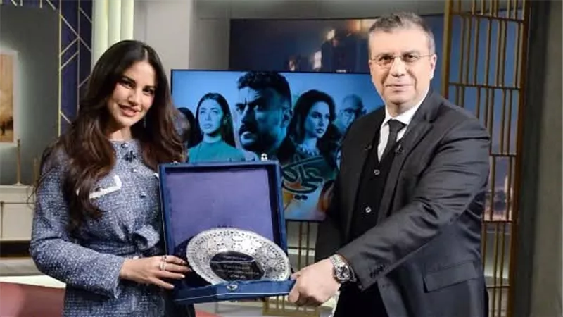 بعد نجاحها في علي كلاي.. عمرو الليثي يكرم درة في واحد من الناس