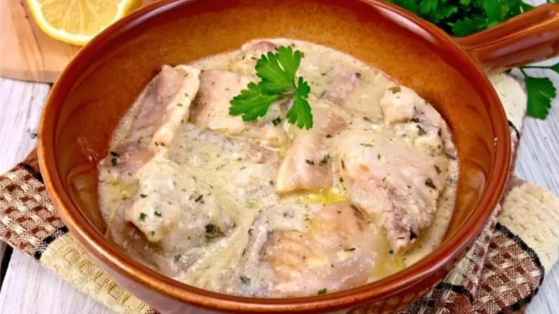     سمك بالصوص الأبيض الخفيف في 20 دقيقة.. وصفة دايت بطعم المطاعم