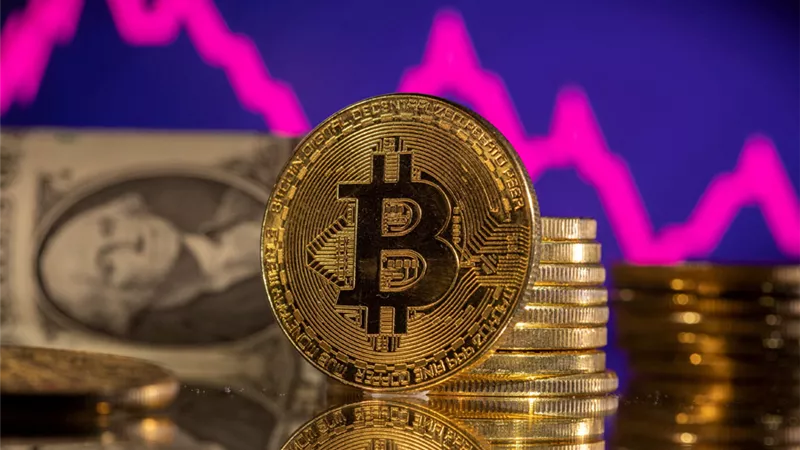 البيتكوين تقترب من 66 ألف دولار بدعم تراجع النفط وترقب قرار الفيدرالي الأمريكي