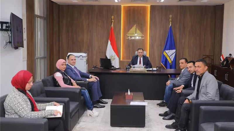 محافظ دمياط يناقش مع المصرية للاتصالات تنفيذ مشروعات التحول الرقمي بالمحافظة
