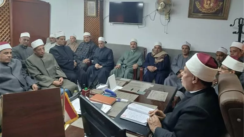 عدم إنارة المآذن والقباب.. توجيهات حاسمة من «أوقاف الجيزة» لـ 6 إدارات