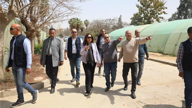 وزيرة التنمية المحلية تتفقد المشتل المركزي للوزارة بالقاهرة الجديدة 
