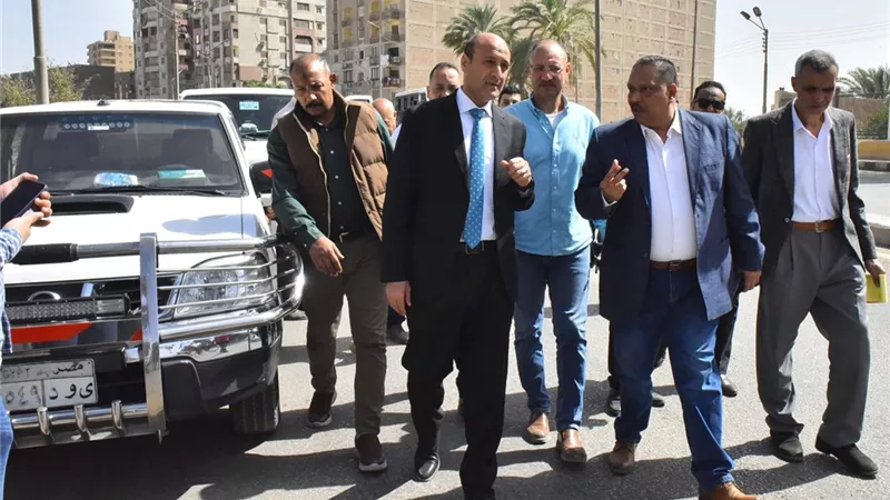 محافظ أسيوط يتفقد ميدانيًا الحالة المرورية بنزلة عبد اللاه 