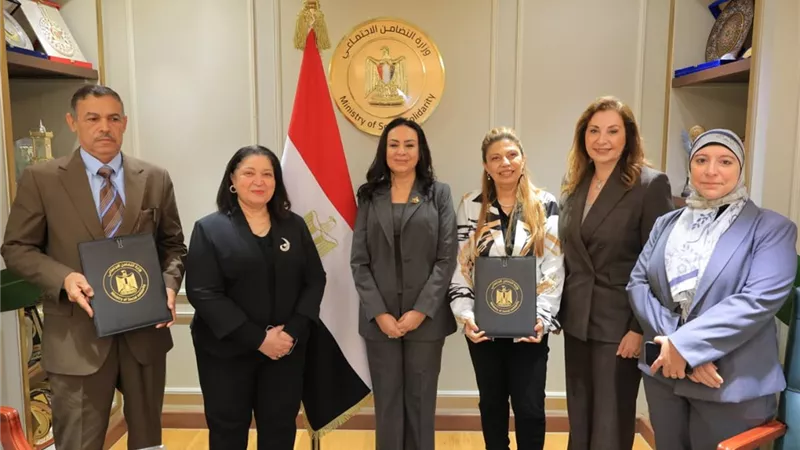 وزيرة التضامن تشهد توقيع عقود تمويل المشروعات متناهية الصغر