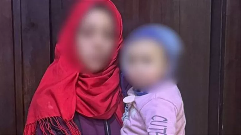 القبض على السيدة المتهمة بإستغلال طفلتها  فى أعمال التسول بالإسكندرية
