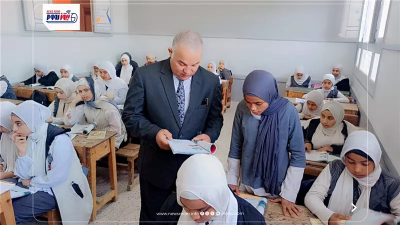 قبيصي: يشيد بتميز مدرسة الفيوم الثانوية للبنات ويكرم مديرة المدرسة والمعلمين 