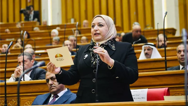 سحر عتمان تسأل الحكومة عن آليات إلزام القطاع الخاص بتطبيق الحد الأدنى للأجور