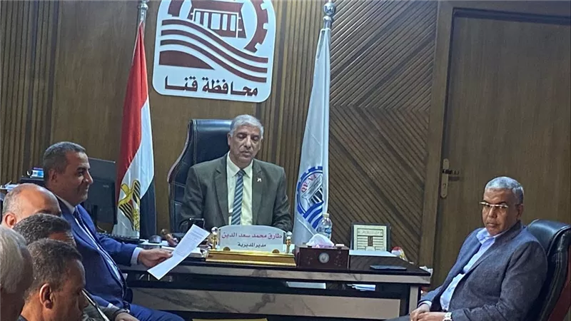 وكيل وزارة التعليم بقنا يعقد اجتماعا موسعا بشأن مواعيد الامتحانات 