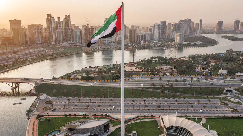 الإمارات تقرر حظر المعاملات البنكية عبر واتس آب        
