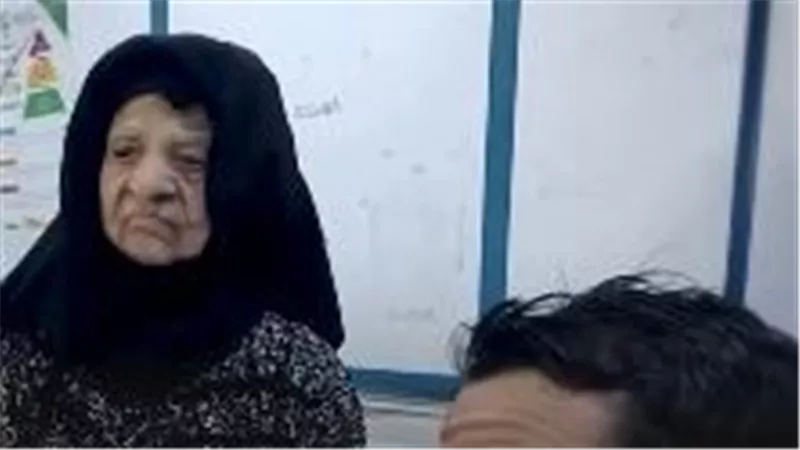 طبيب يوثق حوارًا طريفًا مع سيدة فوق 105 أعوام: