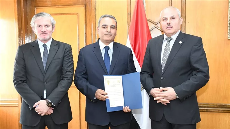 «رئيس جامعة قناة السويس يصدر قرارًا بتكليف الدكتور عماد مكرم غطاس ميخائيل وكيل