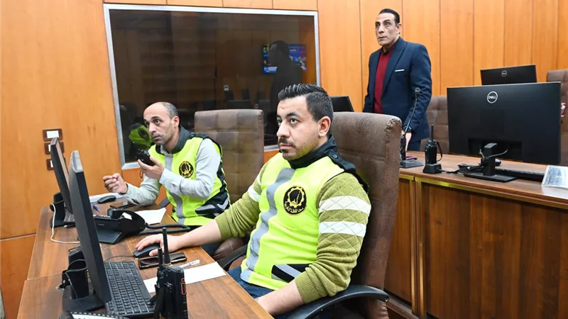 محافظ الغربية يتابع من مركز سيطرة الشبكة الوطنية تنفيذ قرار مواعيد الغلق