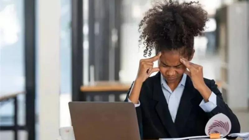 أسباب الصداع مع ألم العين وكيف تتعاملين معه بطرق سريعة وبسيطة ؟