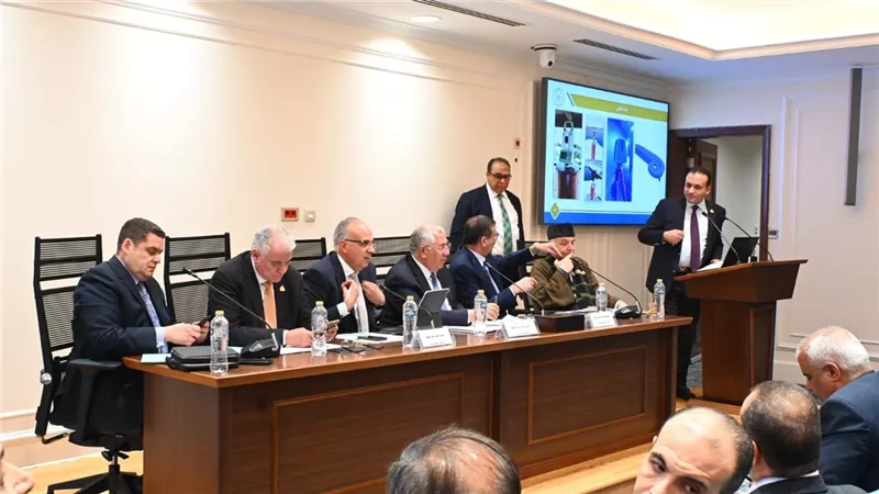 النائب عمرو فهمي يهاجم سياسات الزراعة: الترع مهملة منذ 40 عامًا 