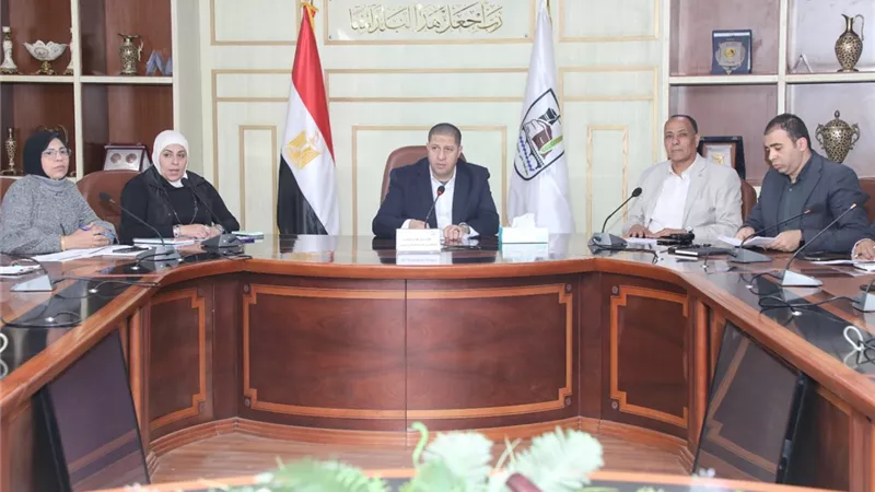 بنى سويف | السكرتير العام يبحث مستجدات العمل بملفات التصالح والخطة الاستثمارية