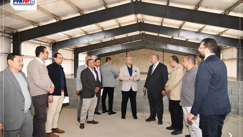 محافظ الفيوم يتفقد مجمع الأنشطة المتوسطة والصغيرة ومتناهية الصغر بهوارة المقطع
