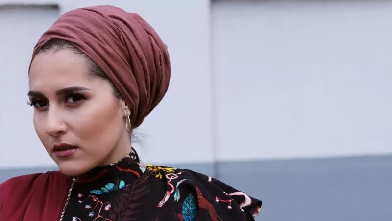 هل كشف جزء من الشعر والرقبة يعد حجابا شرعيا؟.. أمين الفتوى يجيب