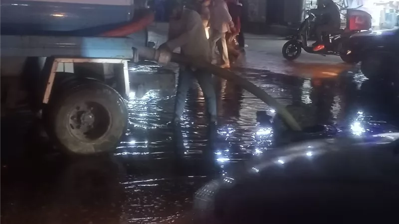 انفجار بلاعة صرف صحي بميدان ستوتة بالغربية وفرق الطوارئ تسيطر على الموقف
