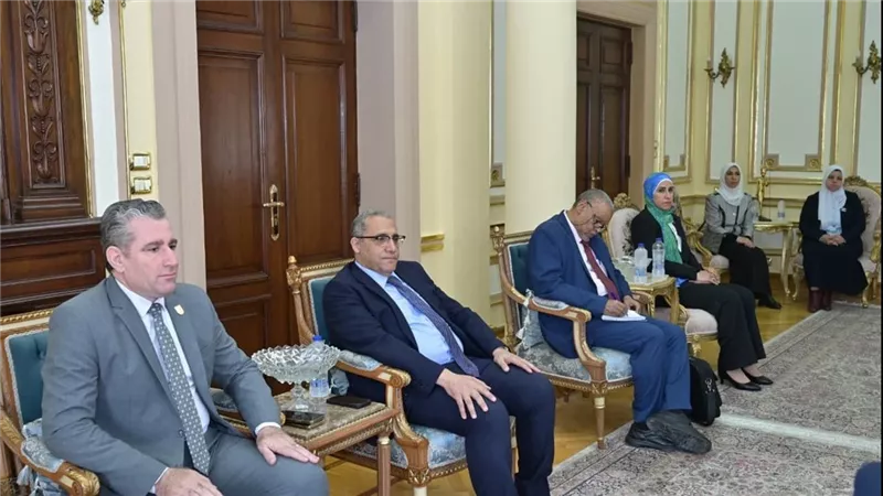 جامعة القاهرة تستقبل وفد ضمان الجودة لتعزيز التميز الأكاديمي بكلية الصيدلة