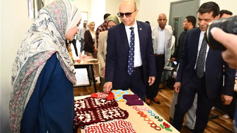 المشرف على جامعة أسيوط التكنولوجية يفتتح وحدة مناهضة العنف ضد المرأة