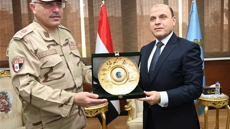 محافظ الغربية يستقبل مدير جمعية المحاربين القدماء 