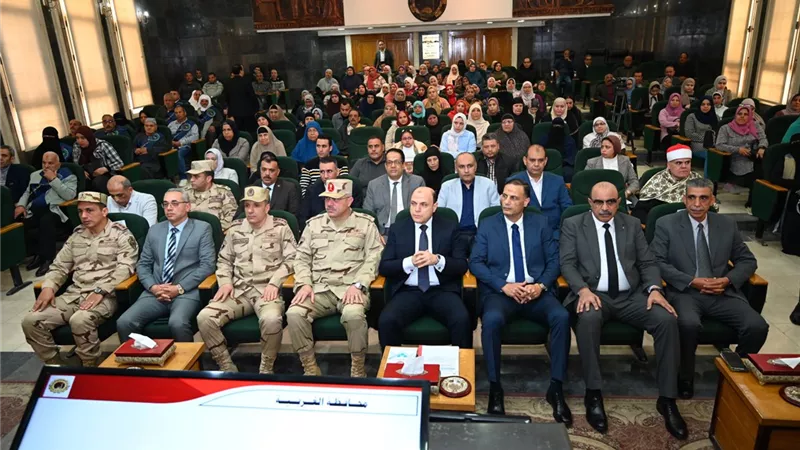 محافظ الغربية ومدير جمعية المحاربين القدماء يكرمان أسر الشهداء ومصابي العمليات