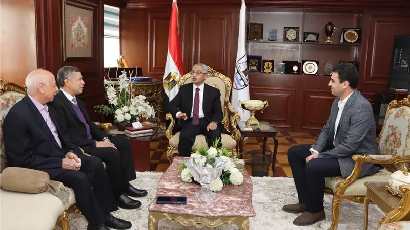 محافظ بني سويف يبحث مع مجموعة العربي خطط التطوير وزيادة فرص العمل