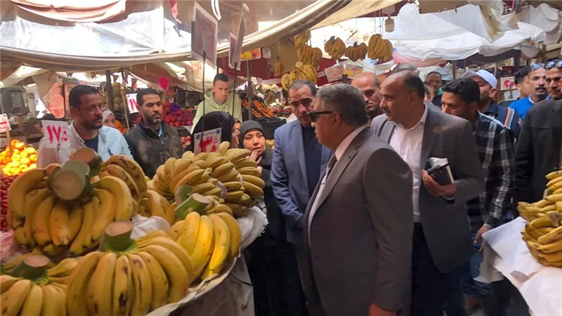 محافظ الدقهلية يتفقد سوق كفر البدماص وشارع الدراسات لضمان انسيابية المرور