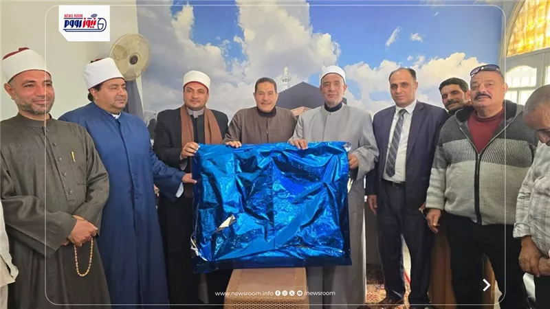 مدير مديرية أوقاف الفيوم يكرم حسن محمد علي لبلوغه سن المعاش