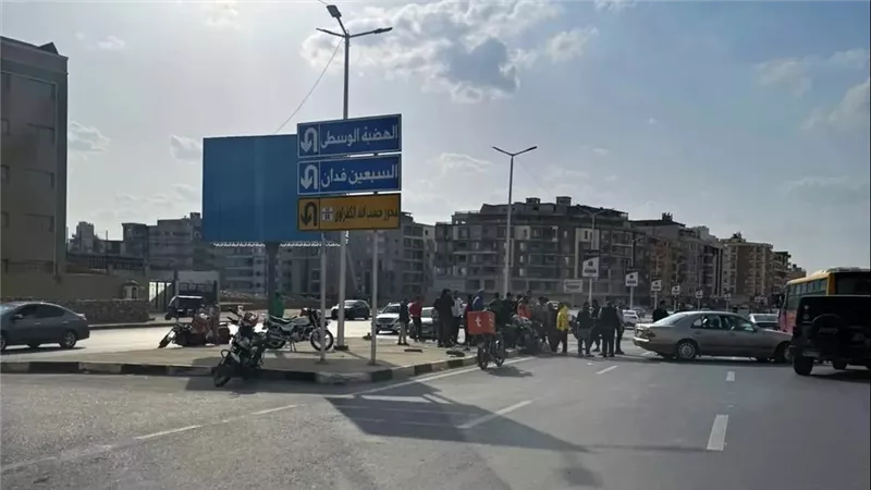 إصابة عامل دليفري في حادث تصادم سيارة ملاكي في المقطم