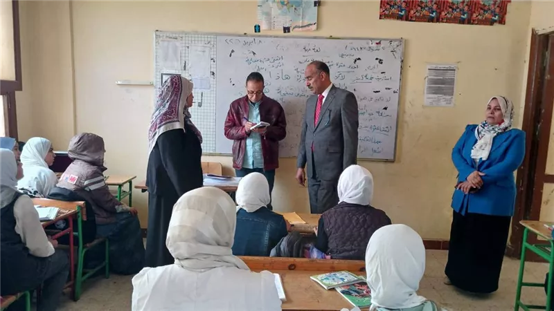 وكيل تعليم بنى سويف يشيد بأداء معلمة لغة عربية بمدرسة ادريجة بإدارة الواسطى
