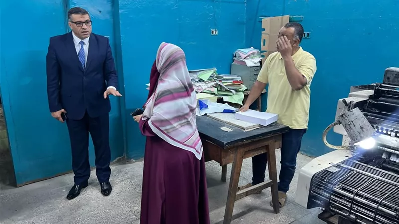 خلال جولة مفاجئة للمطابع.. محافظ قنا يوجه بتطوير منظومة مقاومة الحريق  