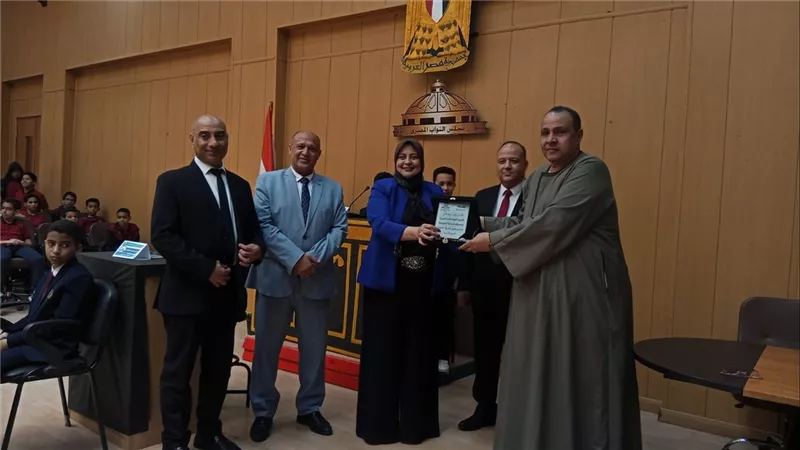 طلاب “النيل المصرية الدولية بقنا” يناقشون عمالة الأطفال في محاكاة متميزة 