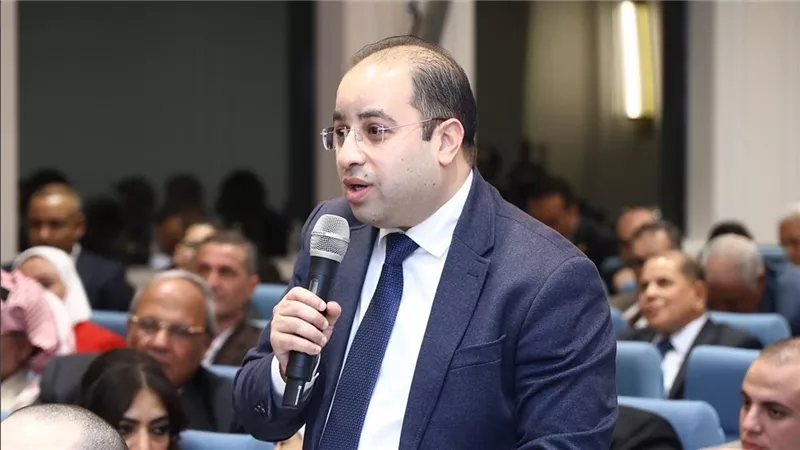 النائب عمرو رشدي يكشف مخالفات خطيرة في مصنع حريق سراي القبة