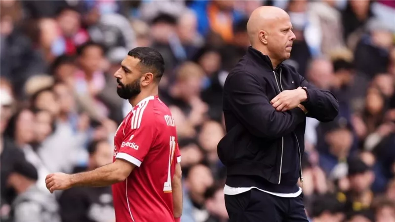 ليفربول وباريس سان جيرمان.. سلوت: استبعاد صلاح قرار كان لابد منه