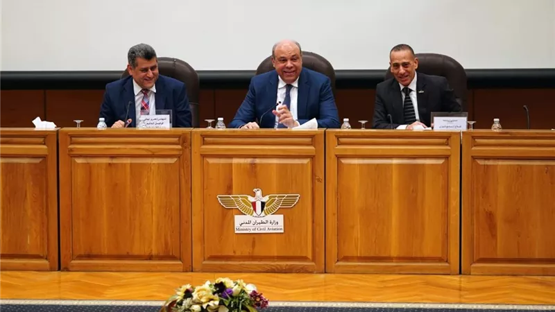 وزير الطيران يبحث تعديلات اللائحة التنفيذية مع رؤساء الشركات لتعزيز التنافسية