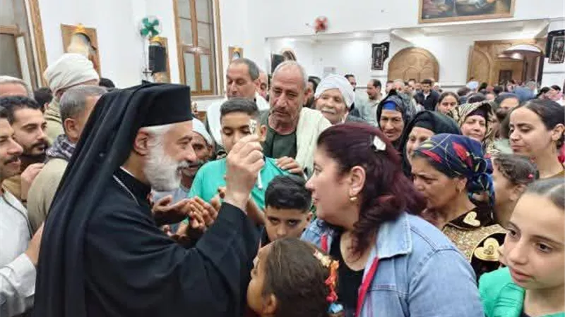 الأنبا باسيليوس يترأس صلاة خميس العهد من البصخة المقدسة بكنيسة السيدة العذراء