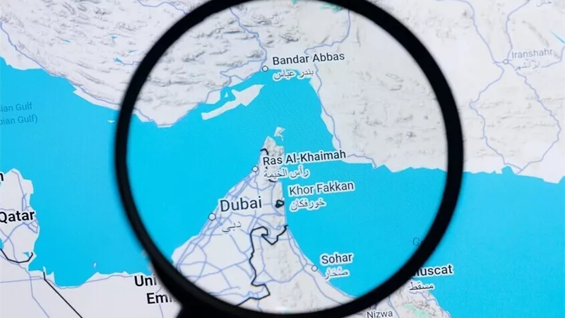 لتجنب الألغام البحرية.. الحرس الثوري الإيراني يحدد مسارات بديلة بمضيق هرمز